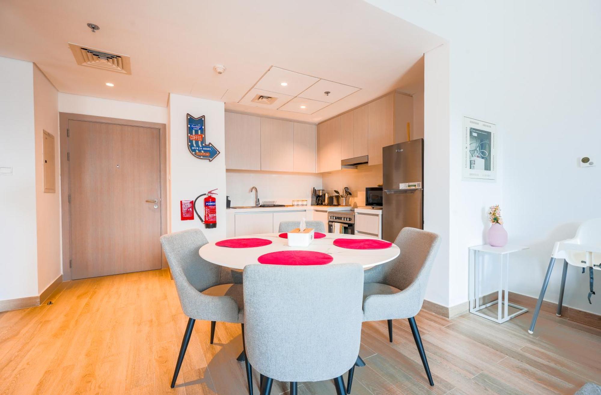 Contemporary 1br Near Yas Park 5 Min Walk 915 *