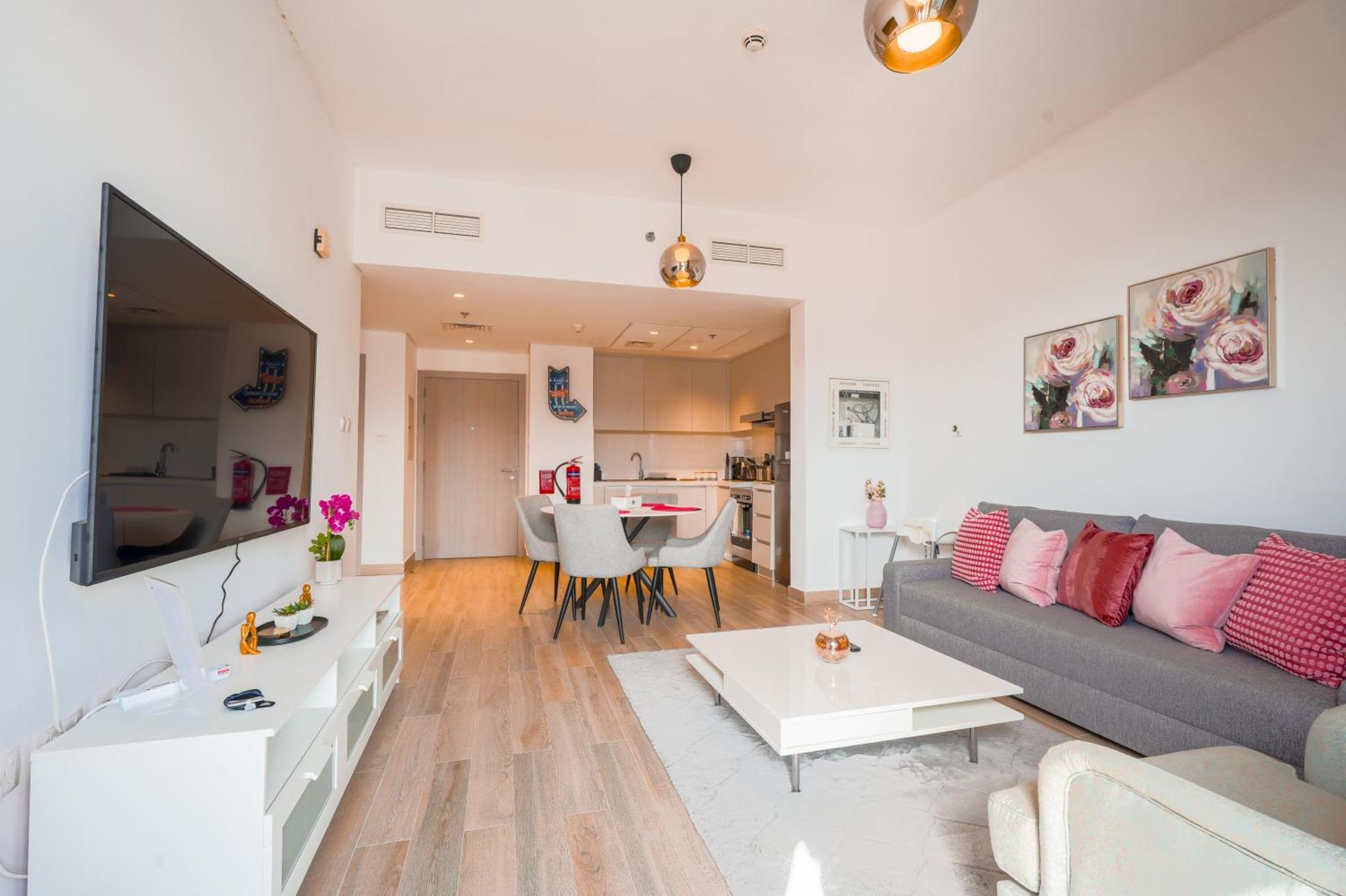Contemporary 1br Near Yas Park 5 Min Walk 915 *